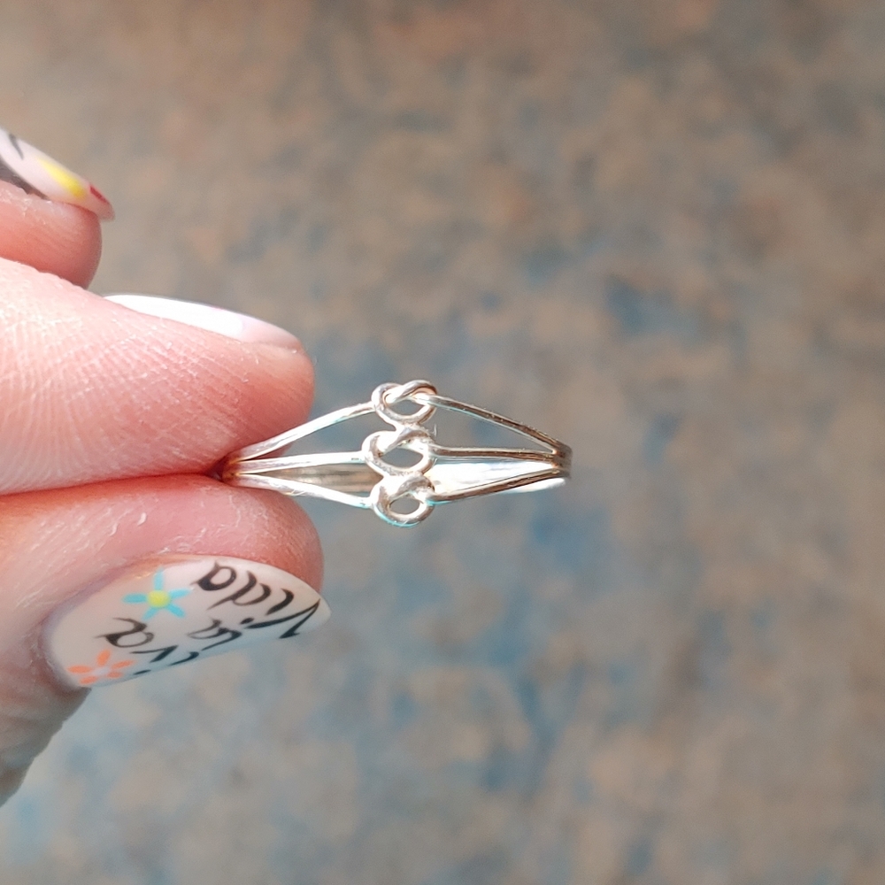 925 Sterling Silver Dainty Knot Ring size 6.5 7